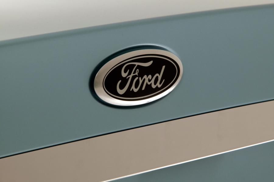  Ford Focus Concept 2004 года  (фото 9 из 14)